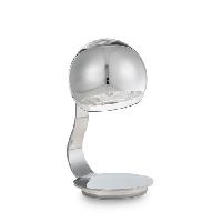 Chrome metal table lamp - Lampe de table chromée.